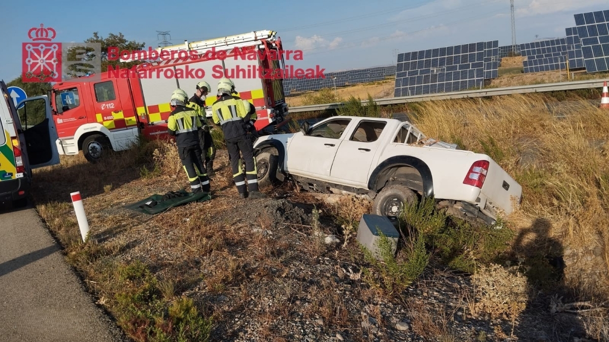 Herido un conductor con un traumatismo en la cara tras un aparatoso vuelco en la AP-15, en Castejón