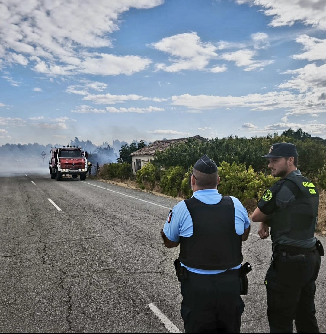 Un incendio calcina media hectárea de arbustos y rastrojo en Allo