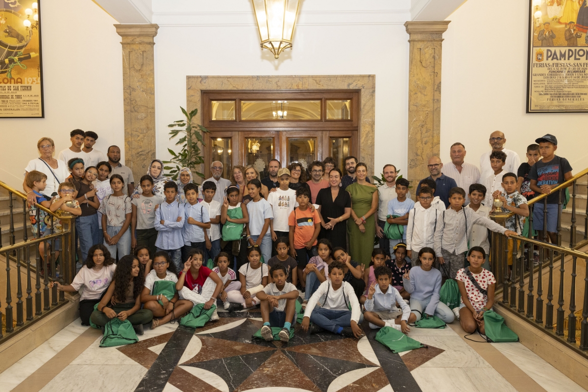 Recepción en Pamplona a una treintena de niños y niñas saharauis que pasan el verano en Navarra 