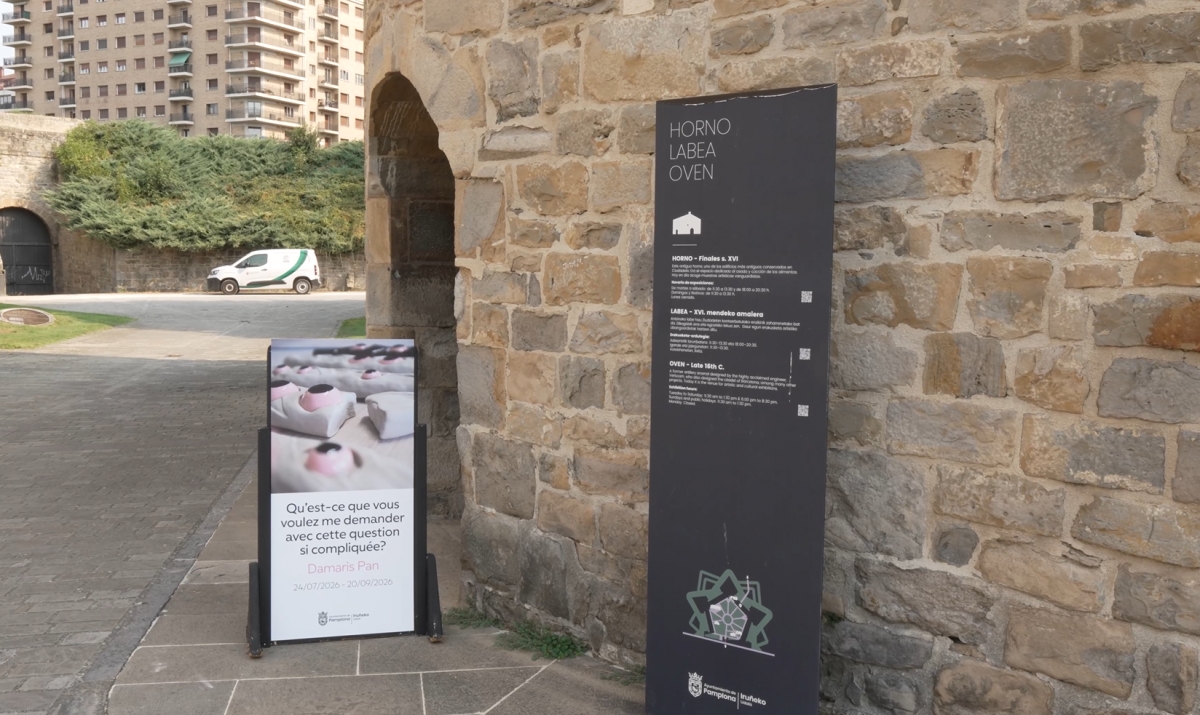 El Horno de la Ciudadela acoge una exposición de la artista vizcaína Damaris Pan a partir de 'baguettes' de gres