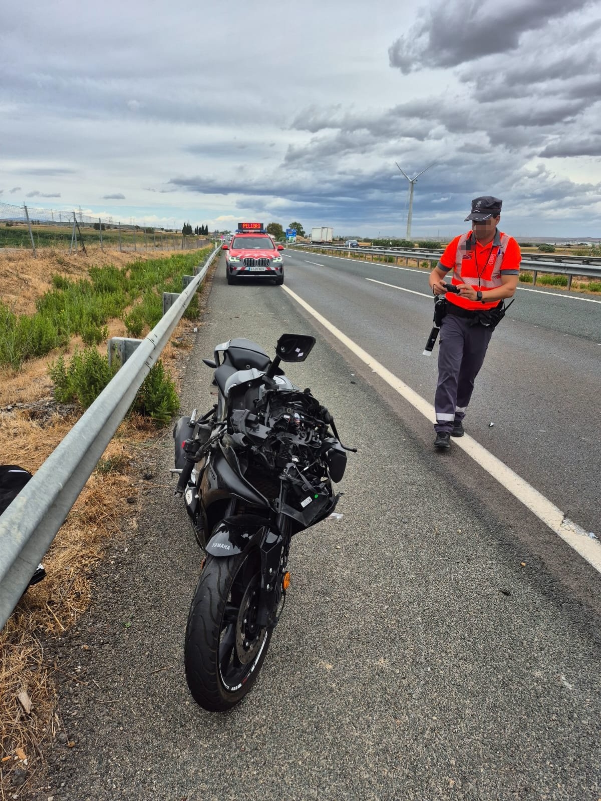 Un motorista sufre una caída por una deformación en el asfalto de la A-68