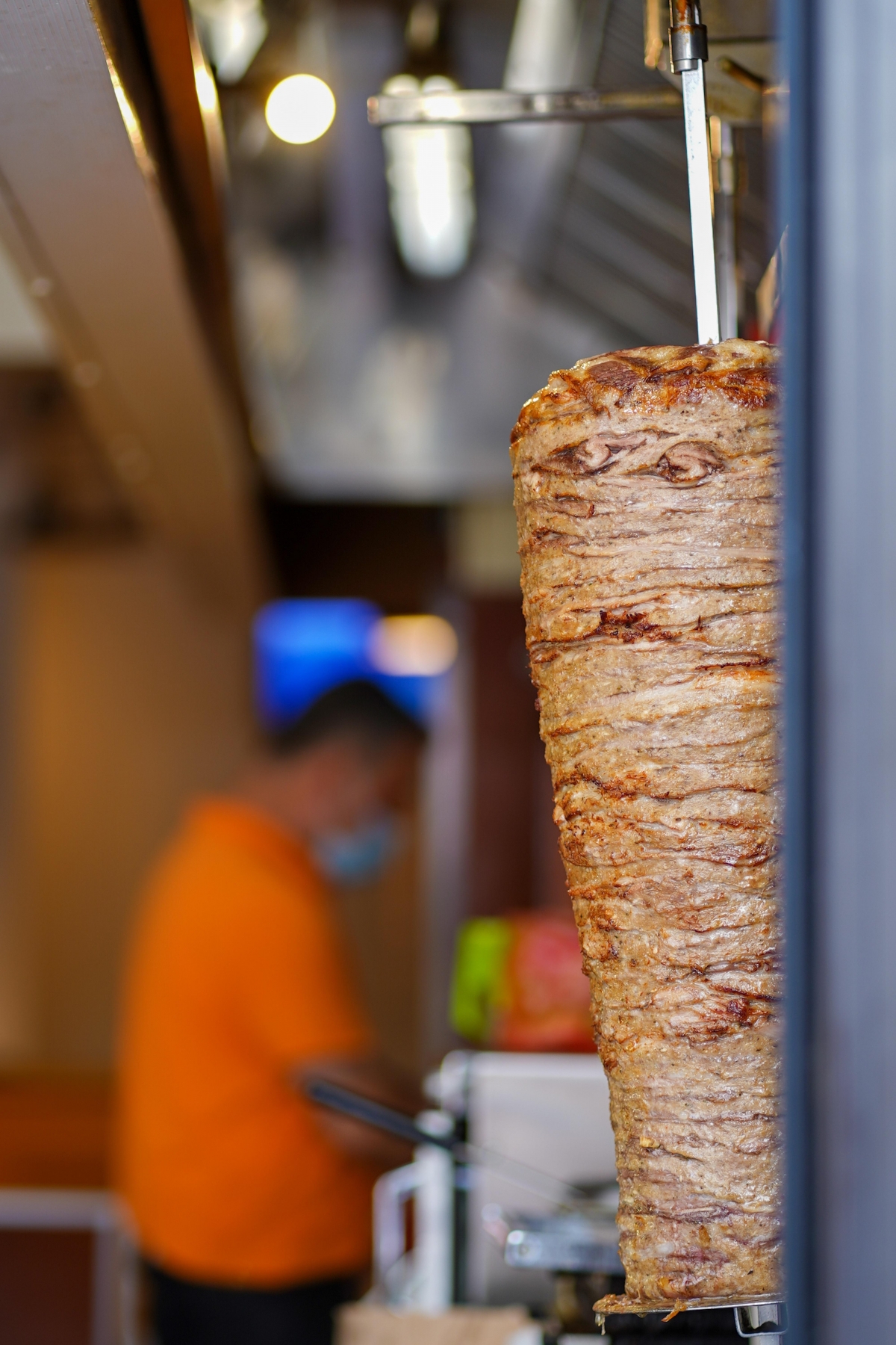  El Defensor recomienda a Pamplona expedientar a un kebab que desprende olores al vecindario 