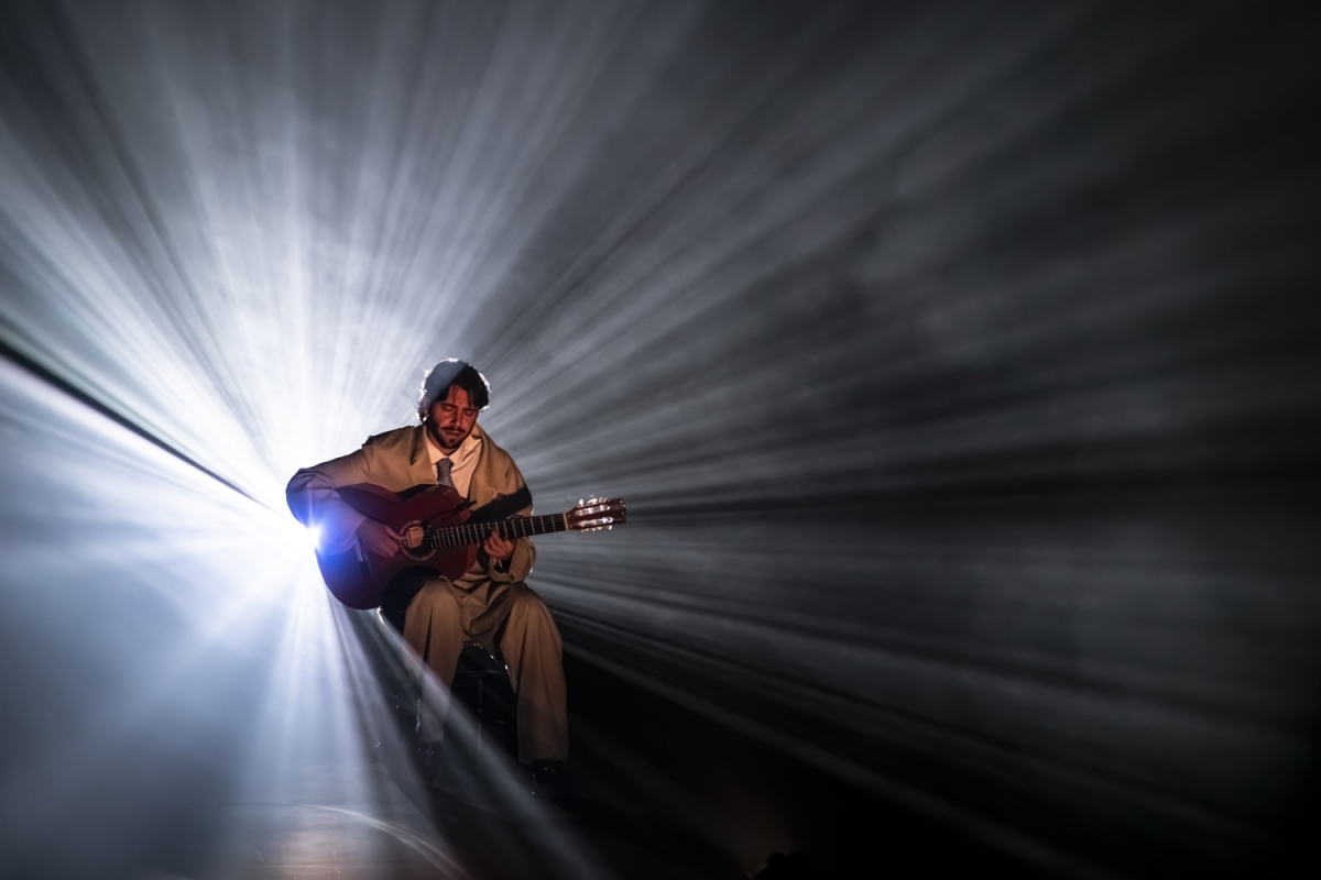 Pamplona se rinde a la guitarra desnuda de Yerai Cortés en el cierre triunfal de Flamenco on Fire 12+1