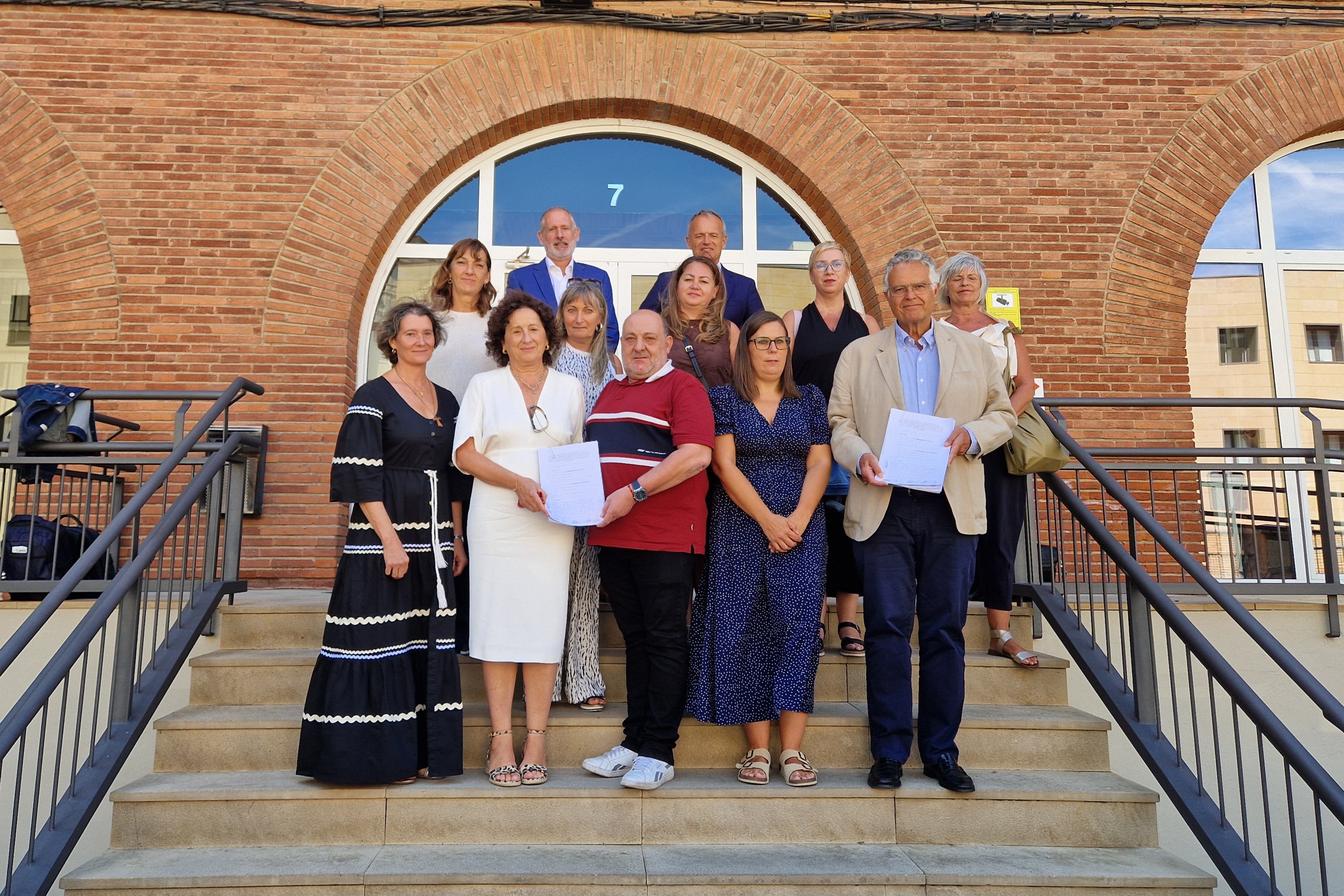 Firmado el I convenio colectivo de dependencia de Navarra, que subirá los salarios un 20% de media y reducirá la jornada