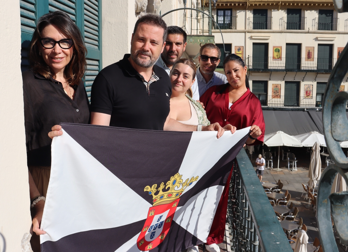 Tudela coloca la bandera de Ceuta en la Casa del Reloj como muestra de solidaridad con la ciudad autónoma