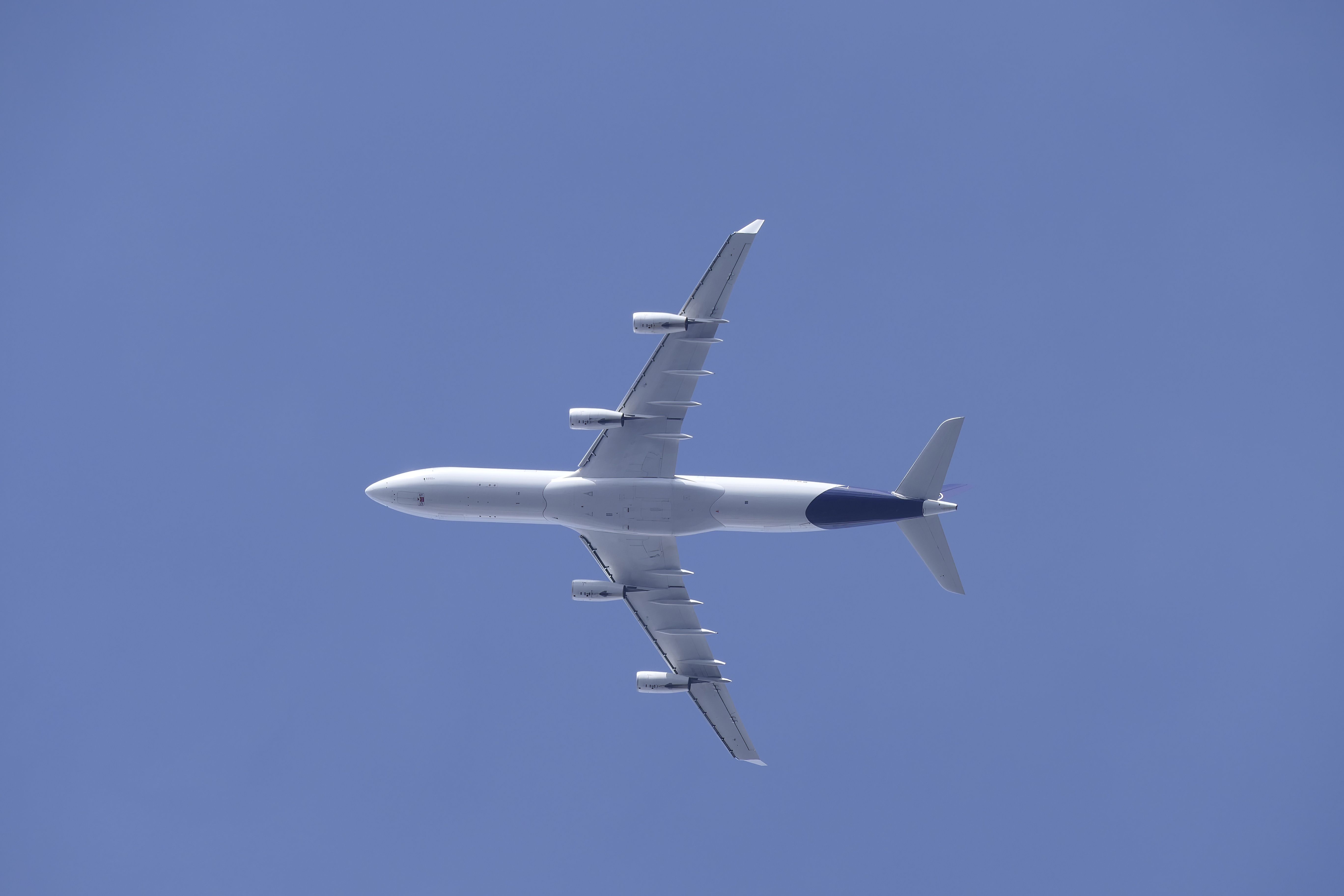 Esnaola destaca el gran valor turístico e industrial de las nuevas rutas aéreas desde el aeropuerto de Pamplona-Noáin