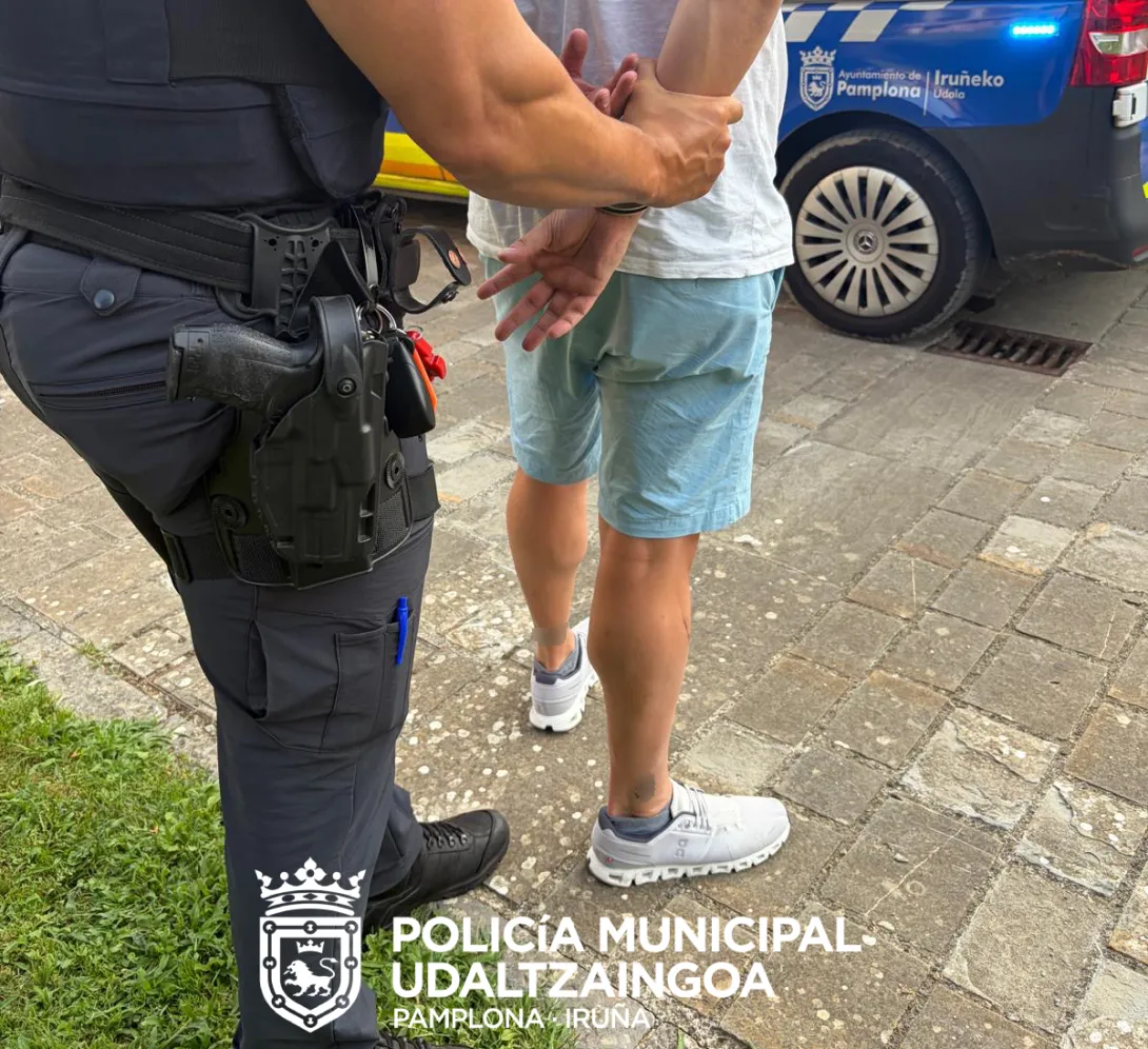Detenidos dos menores en Iturrama acusados de un robo con violencia