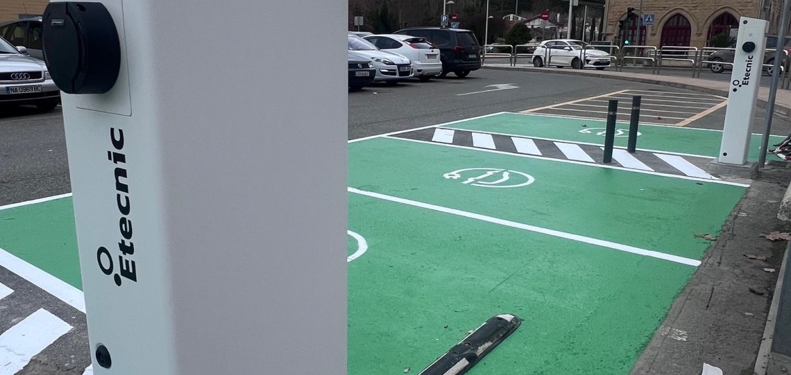 Estella-Lizarra pone en marcha dos puntos de recarga eléctrica para hasta cuatro vehículos simultáneos