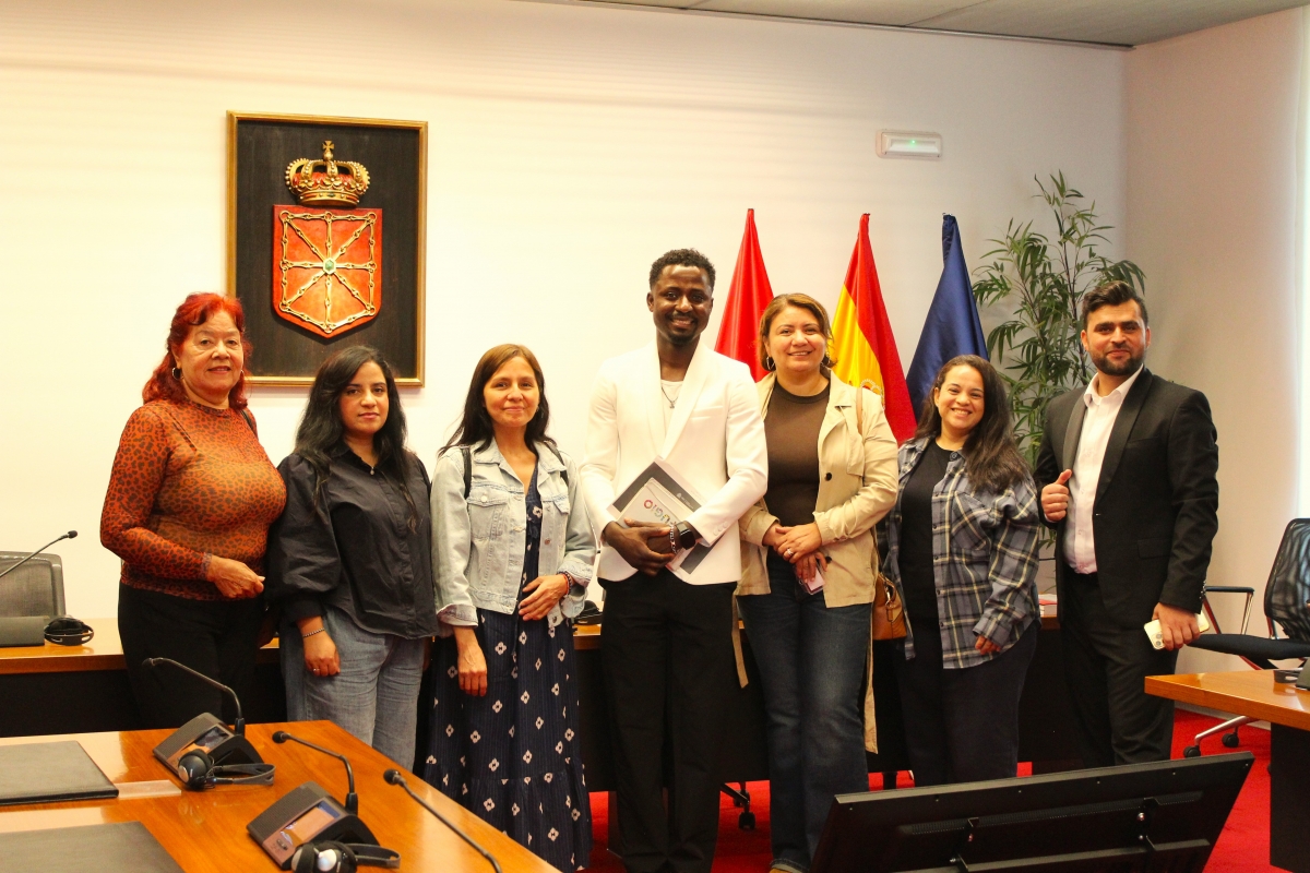 CEAR reclama en el Parlamento Foral políticas de inclusión a refugiados en idioma, vivienda y derechos LGTBQI+