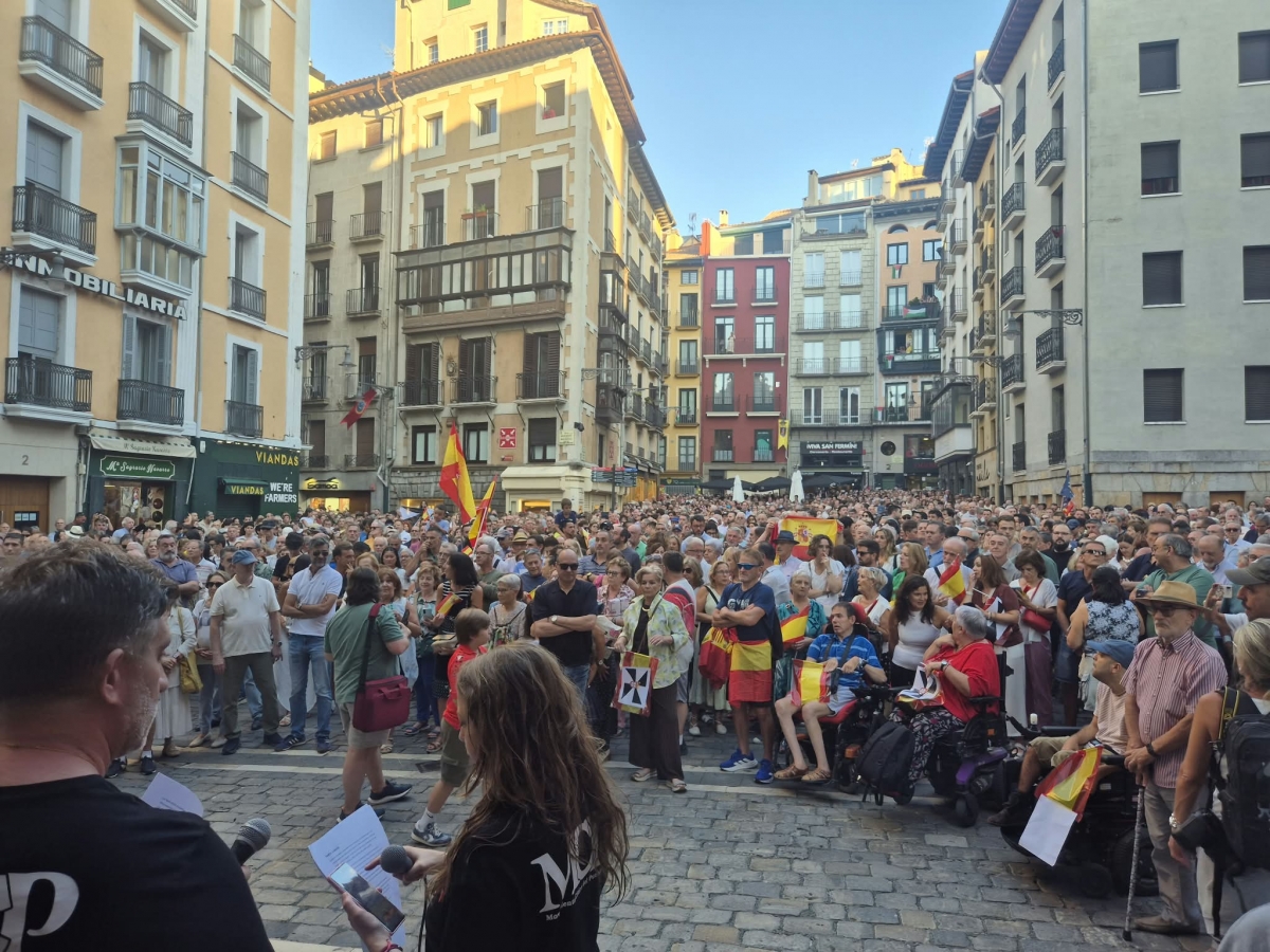 Miles de personas respaldan en Pamplona un acto de apoyo a Ceuta
