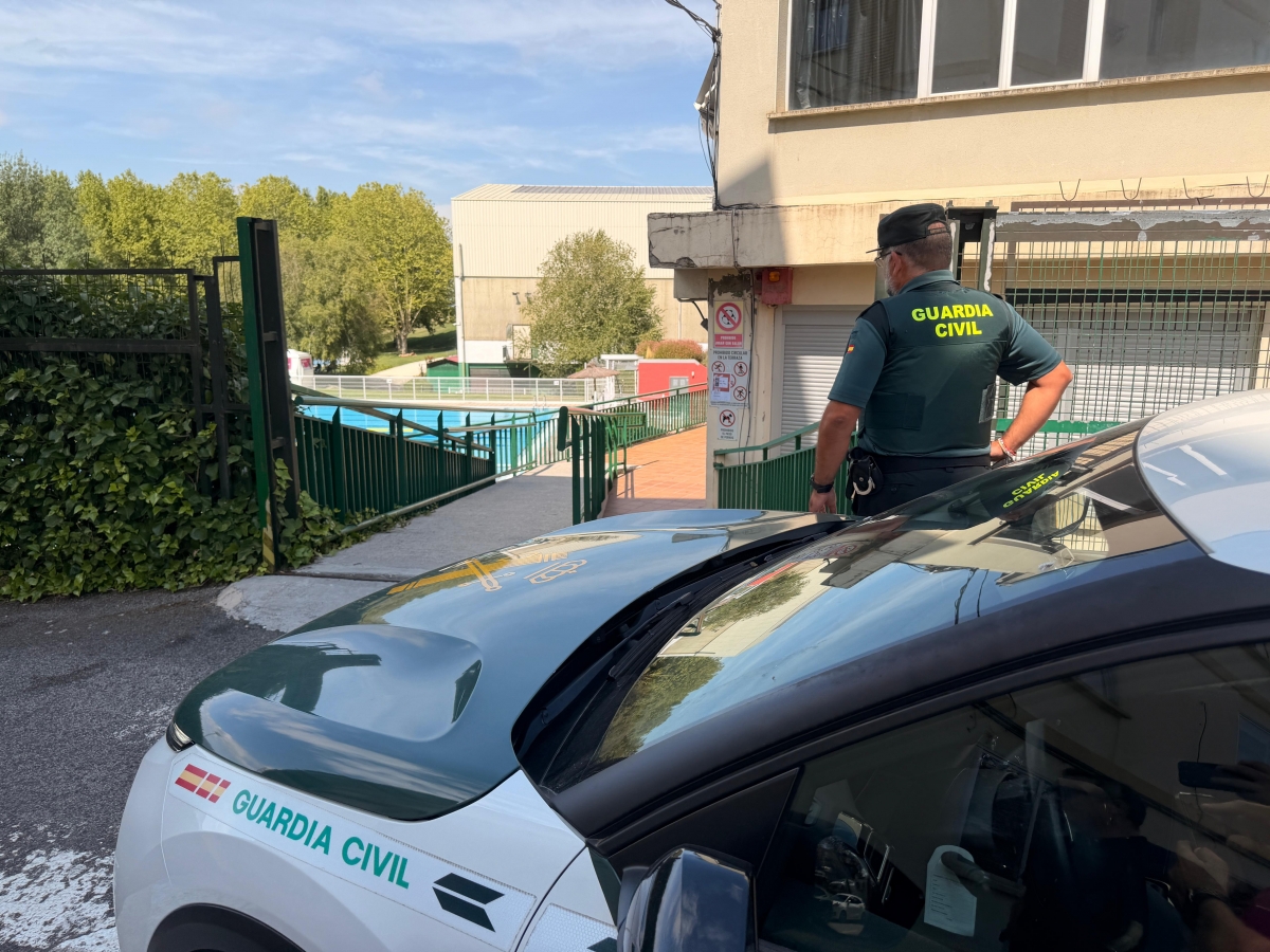 Detenido un adulto y un menor por reiterados robos en el kiosco de las piscinas de Noáin