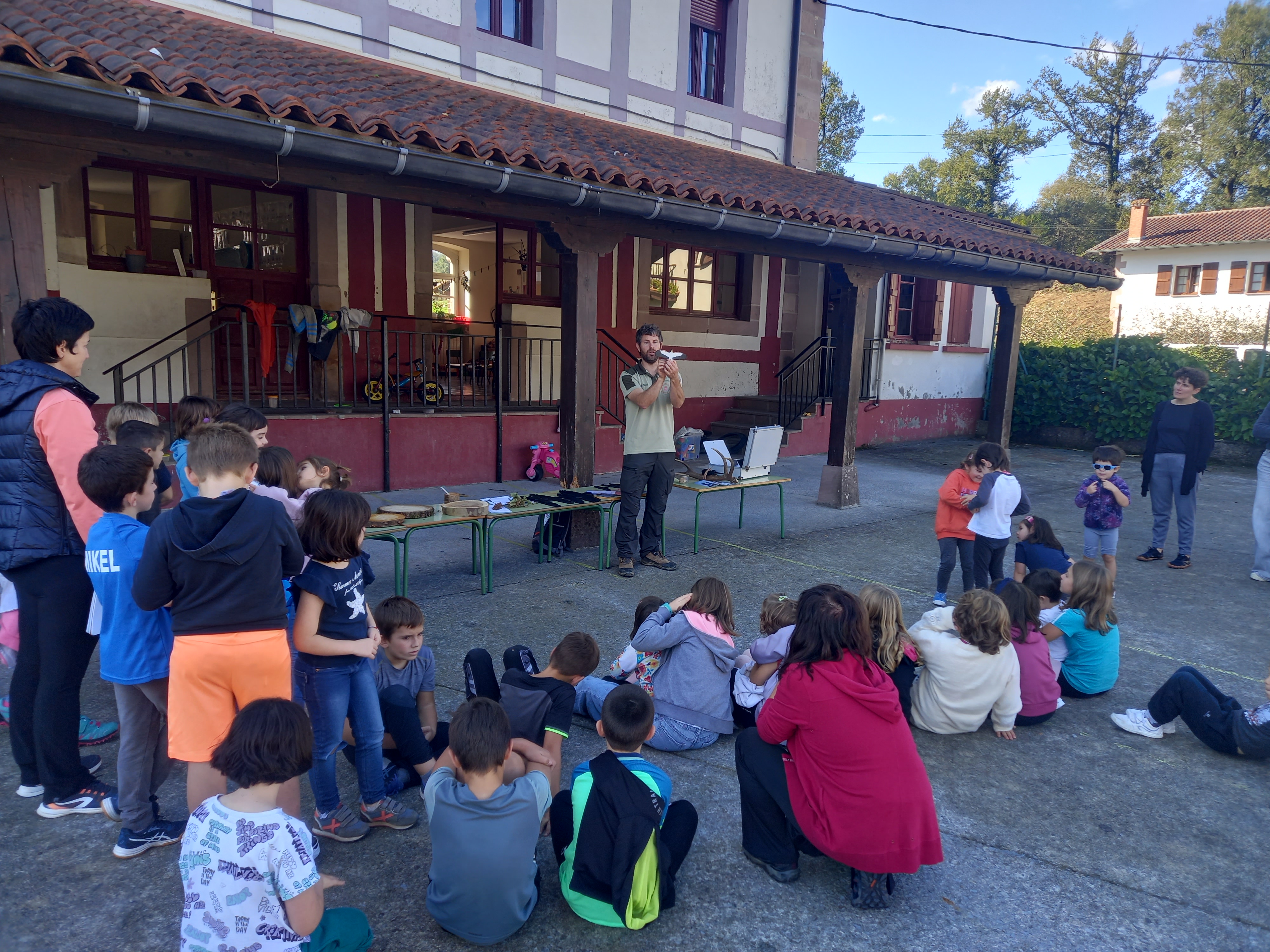 Vuelven los basozainak a los colegios, una experiencia de la que el curso pasado disfrutaron casi 2.000 escolares 