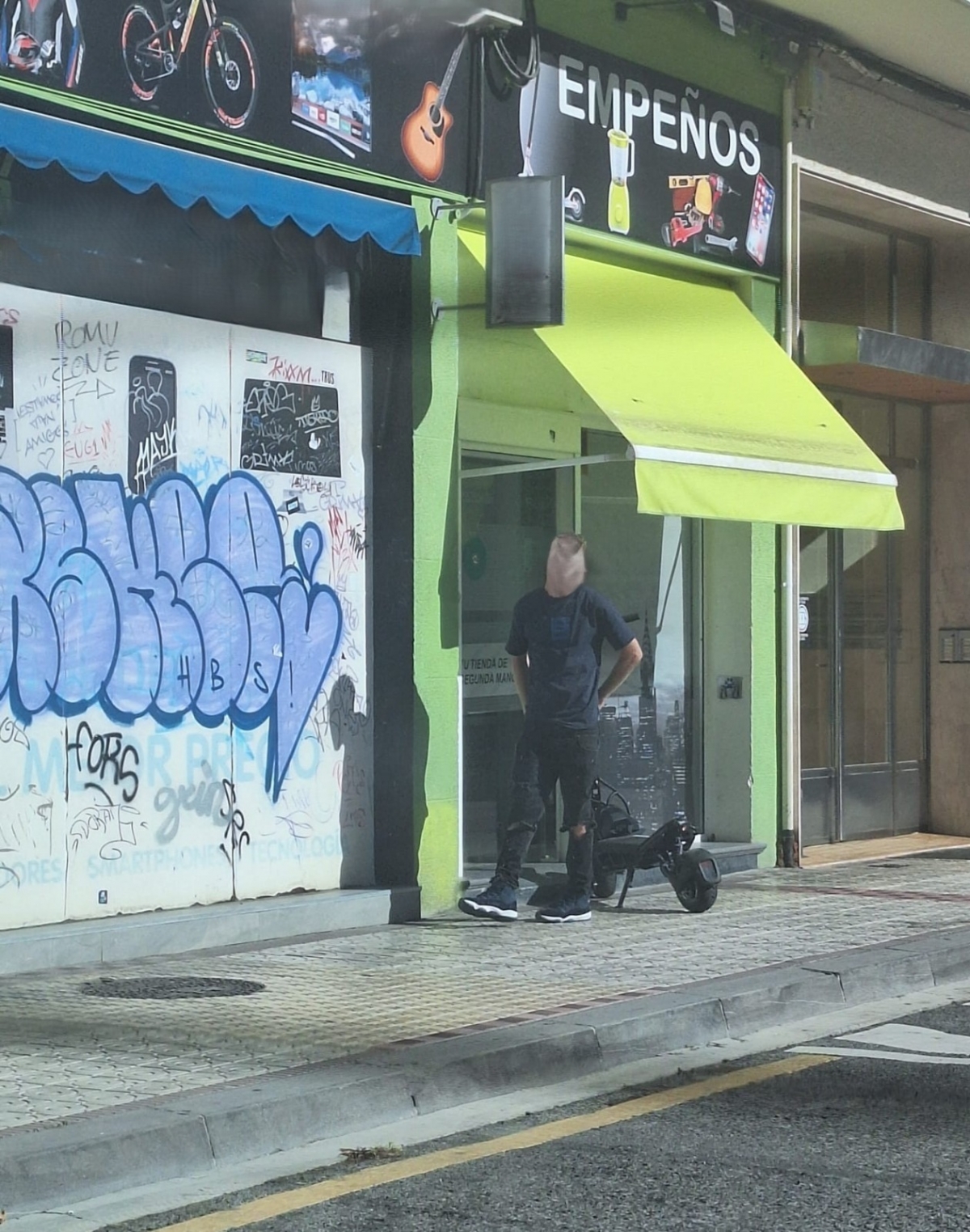 Sorprenden a un joven de 19 años cuando intentaba empeñar un patinete eléctrico robado en San Juan