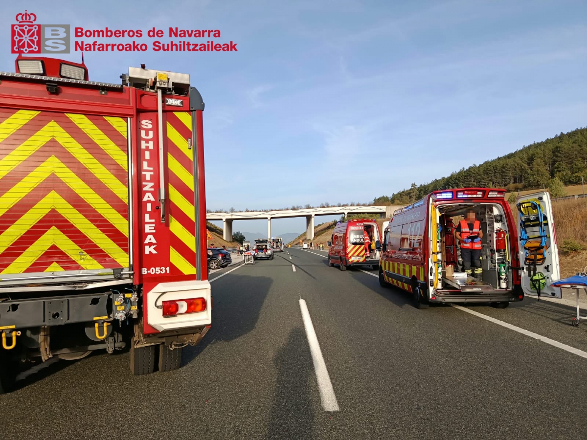 Nueve personas heridas tras un aparatoso accidente entre cinco vehículos en la A-21, en Lumbier