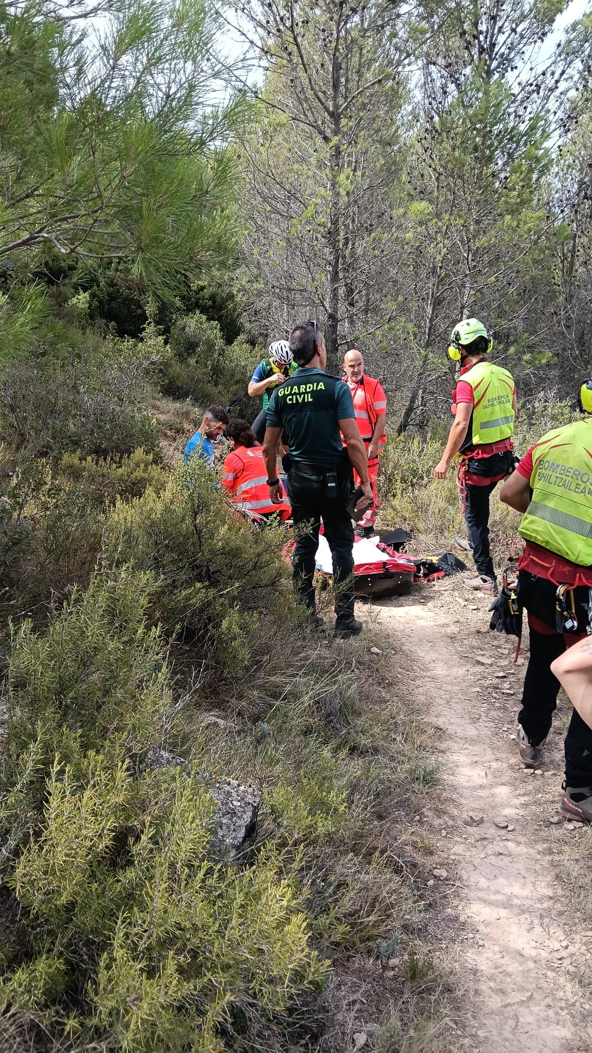 Evacuado en helicóptero un ciclista tras sufrir una caída en un paraje de difícil acceso en Aras