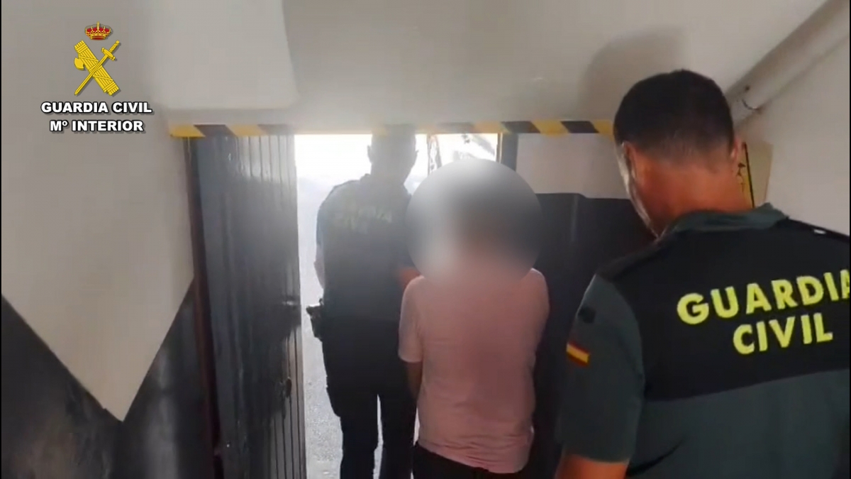 Detenidas dos personas por un violento atraco a punta de pistola en Los Palacios