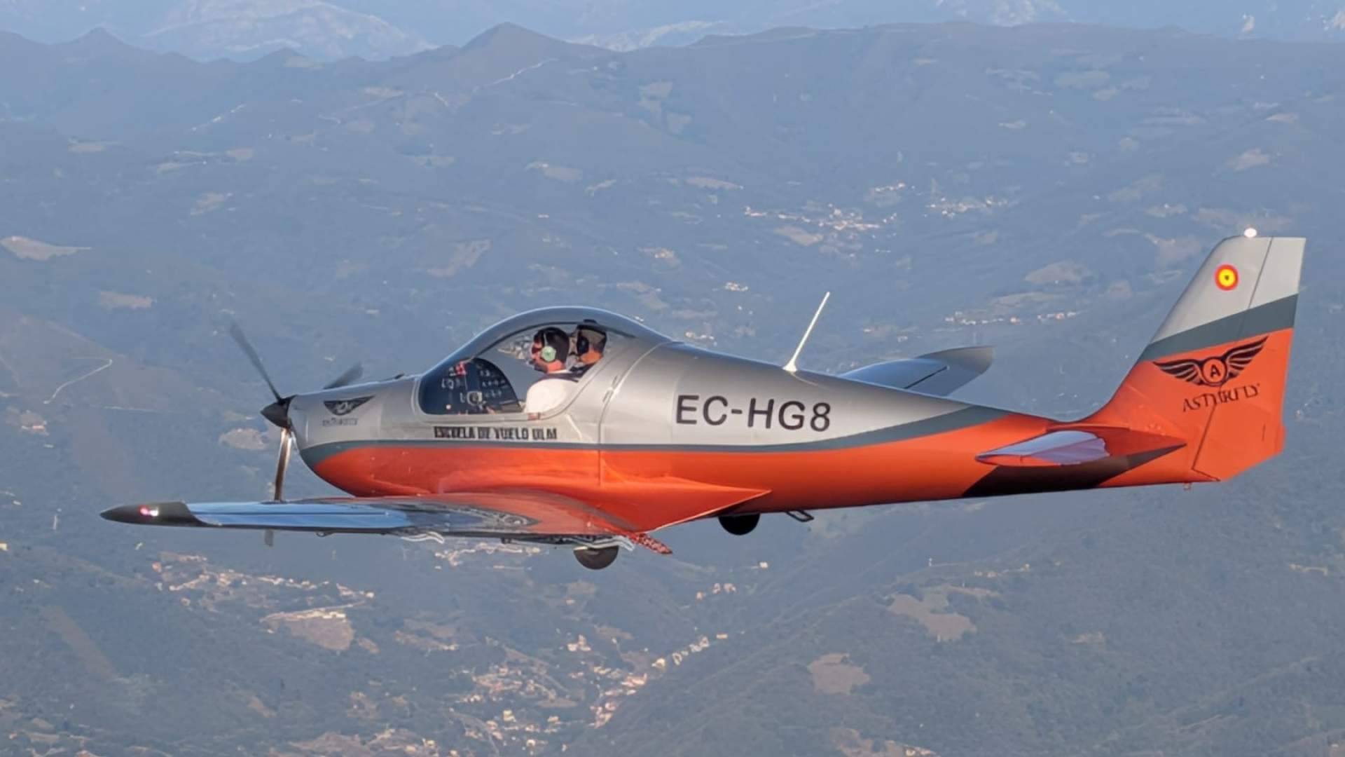 De Cabo Peñas a Las Ubiñas con Asturfly o cómo volar en avioneta Asturias tomando los mandos por un día