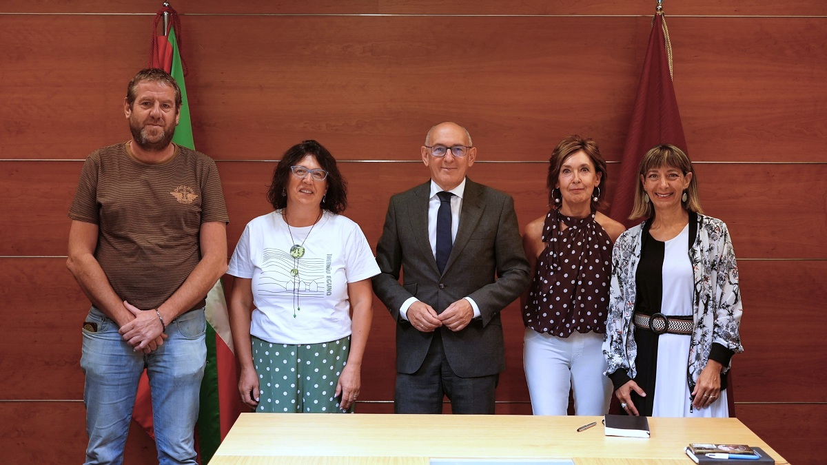 Álava reafirma su compromiso para avanzar en la integración del enclave de Treviño según la voluntad de sus vecinos