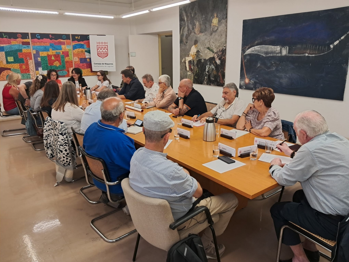 Casi 1.200 mayores acuden a la Oficina de Atención a las Personas Mayores en Logroño para asesoramiento