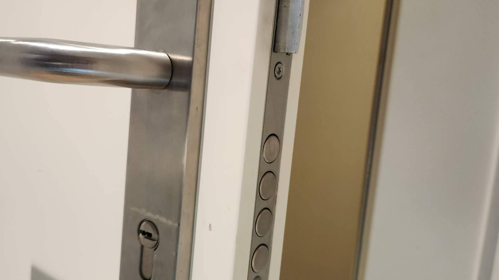 Las urgencias tampoco miran el reloj; Clauteck apuesta por la cerrajería 24 horas