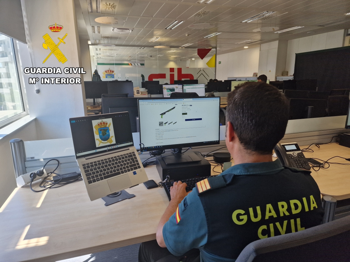 La Guardia Civil identifica al titular de una web que vendía armas prohibidas para particulares