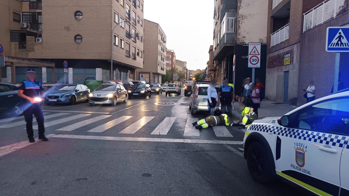 Un trabajador de la limpieza viaria de Tudela herido en dos costillas al ser atropellado por una barredora
