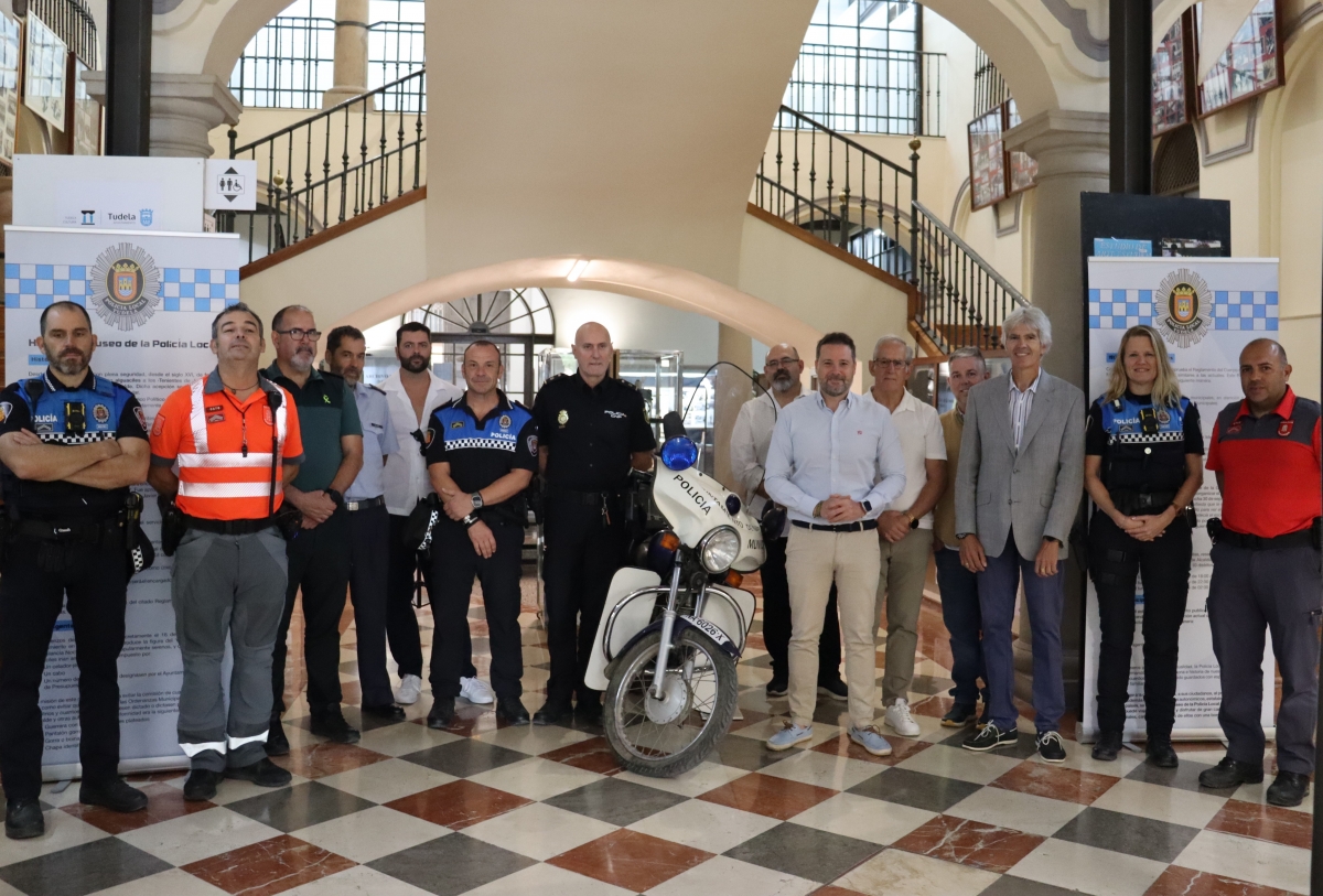 Tudela repasa la historia de su Policía Local con una exposición de fondos históricos en el Palacio Marqués de Huarte
