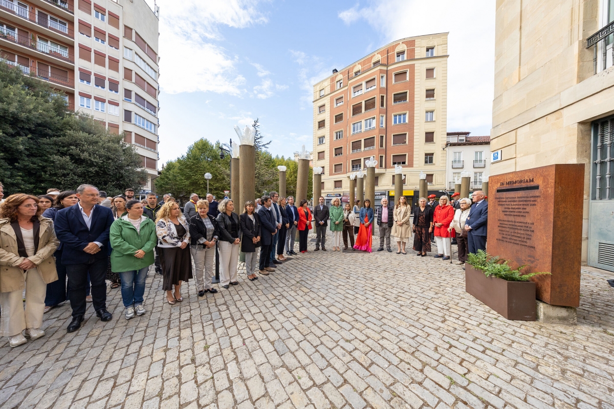 Álava rinde homenaje a las víctimas del franquismo y alerta sobre el auge de la ultraderecha en Europa