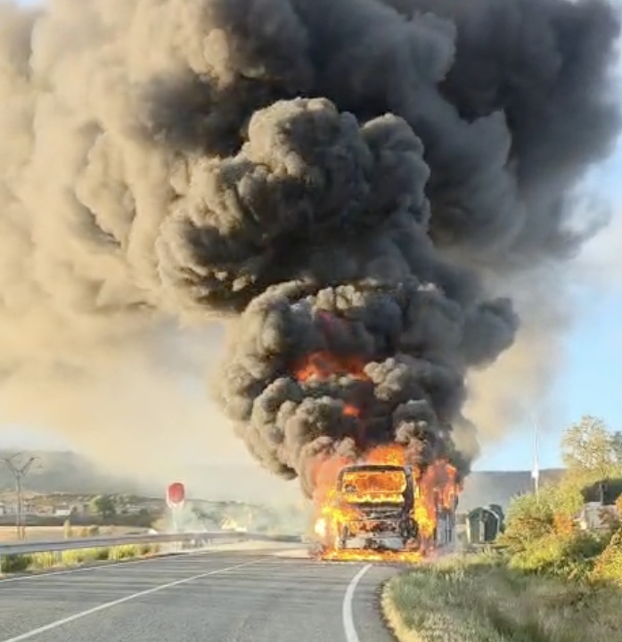 Se incendia un autobús escolar en Zariquegui: el conductor y la cuidadora resultan ilesos