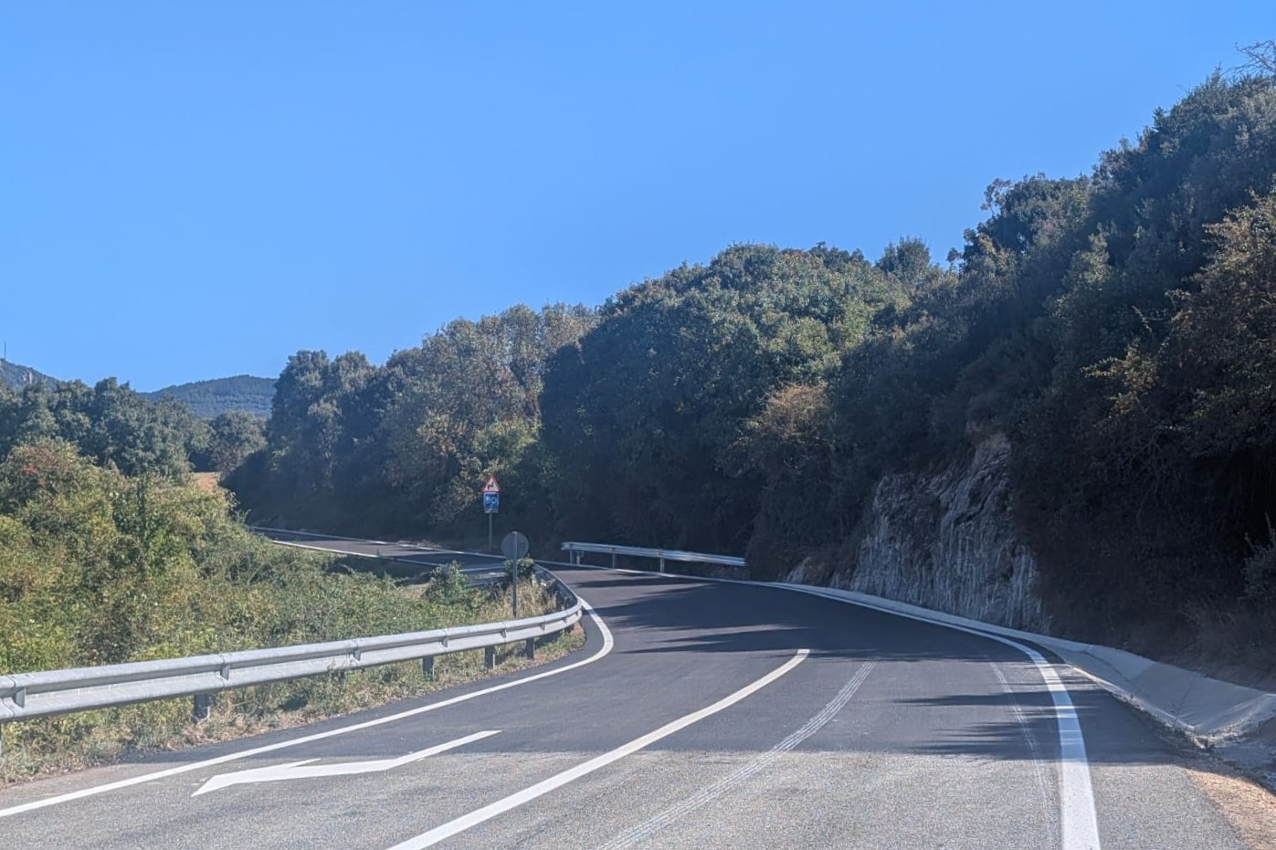 Cohesión Territorial invierte 280.000 euros en mejorar la seguridad y el drenaje de la NA-7453 en Igúzquiza