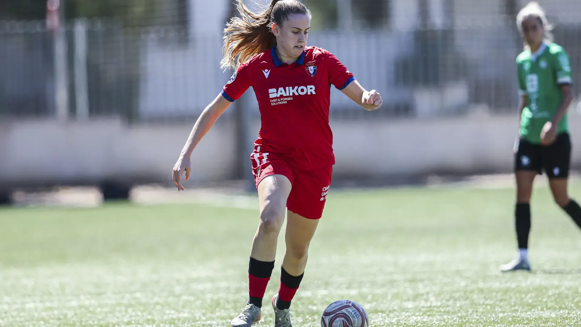 Osasuna Femenino se deja un punto en Almendralejo tras un doblete de Claudia y una remontada del Sport Extremadura (2-2)