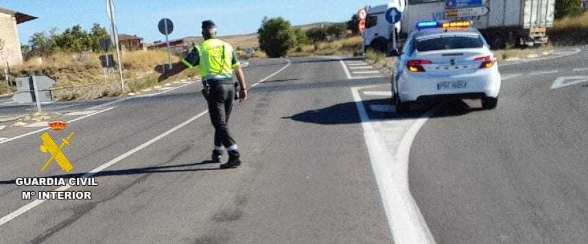 Tres heridos en una colisión frontolateral entre dos turismos en la NA-115, en Peralta