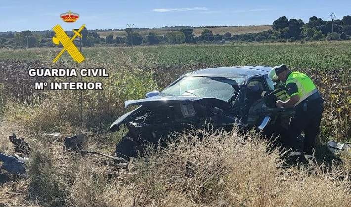 Un hombre, de 51 años, herido tras salirse de la vía y volcar con su turismo en Santacara  