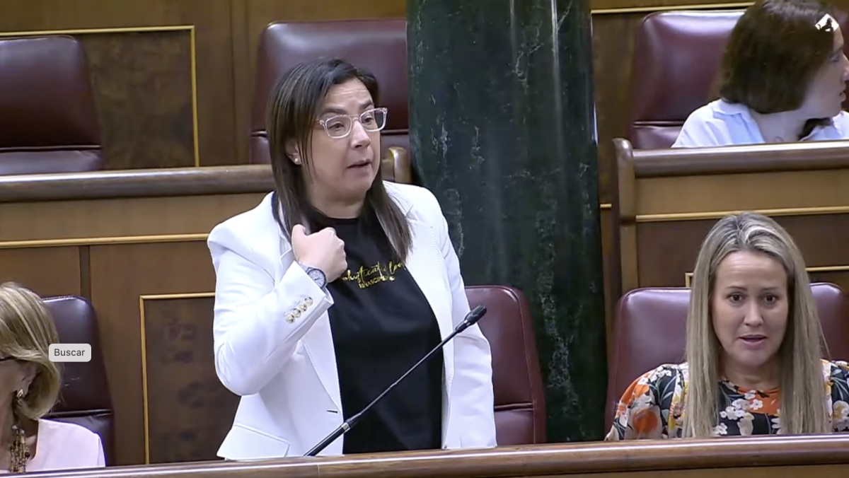 Armengol expulsa del hemiciclo a la diputada del PP Ana Vázquez por exhibir un spray de gas pimienta