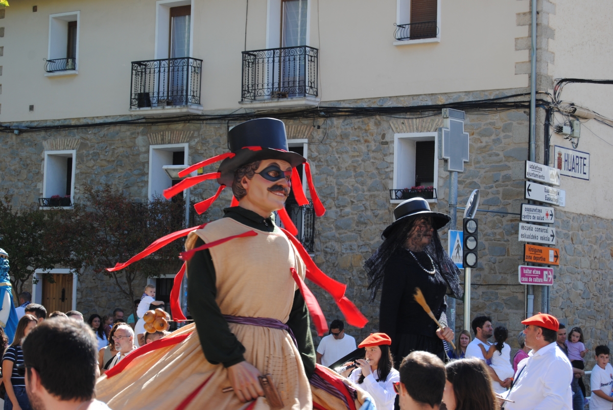 Huarte celebra este viernes una concentración de gigantes medianos con comparsas de Aoiz-Agoitz, Noáin y Valle de Egüés