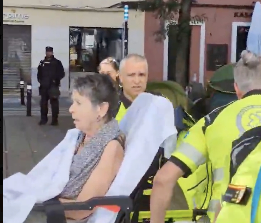 El desahucio de Mari Carmen, de 87 años, en Madrid tras 70 años en su casa, desata una ola de protestas en toda España