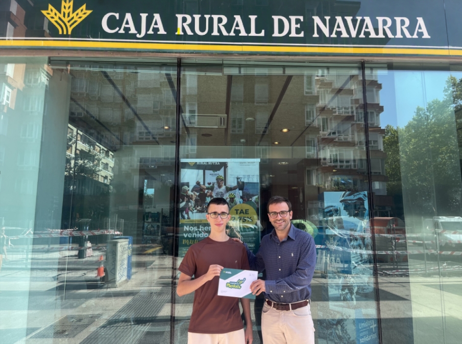 Caja Rural de Navarra entrega los premios de su juego de bolsa 