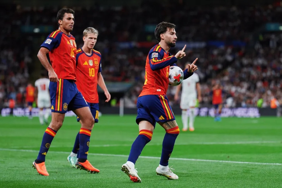 España remonta a Inglaterra en Wembley y estrena su camiseta de bicampeona del mundo con triunfo (2-3)