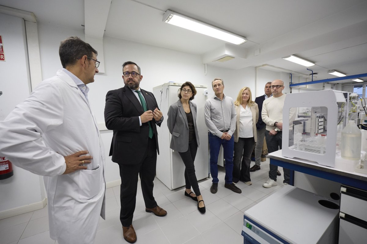 Remírez anuncia la reforma integral del laboratorio de NASERTIC en Villava, que analizó 49.339 muestras el último año
