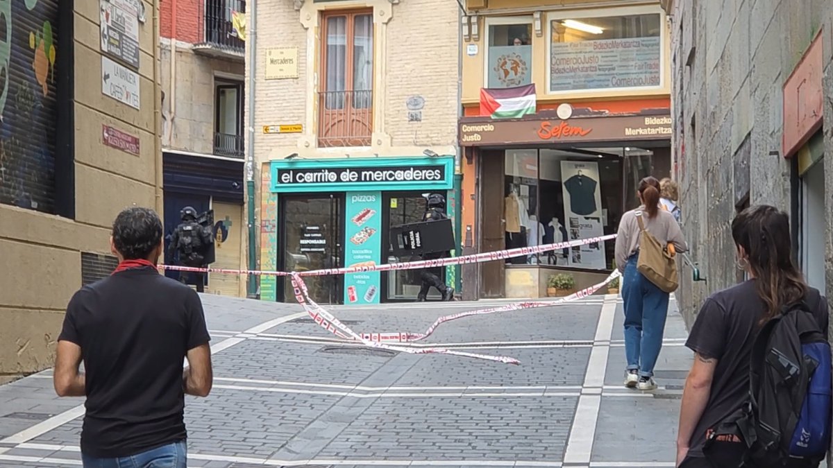 Medio Casco Viejo de Pamplona acordonado este martes ante una alerta por un hombre atrincherado
