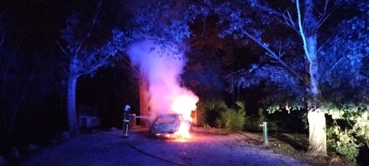 Sofocan el incendio de un vehículo en Ezcabarte