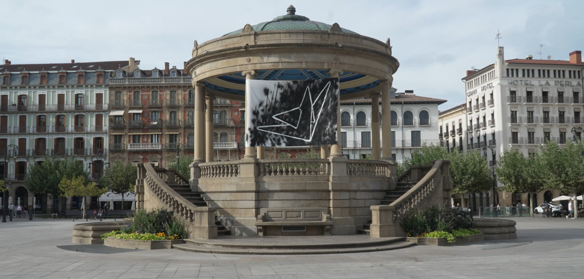 Resuelto el misterio de los carteles y pancartas que han aparecido en el Casco Viejo de Pamplona