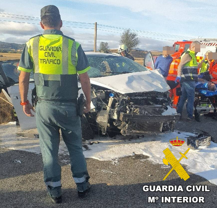 Una mujer de 66 años, en estado grave, y un hombre de 68 herido,  tras dar varias vueltas de campana en Ibero