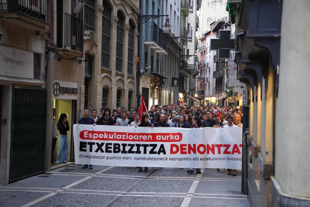 [GALERIA] Fotos de la manifestación por la vivienda en Pamplona