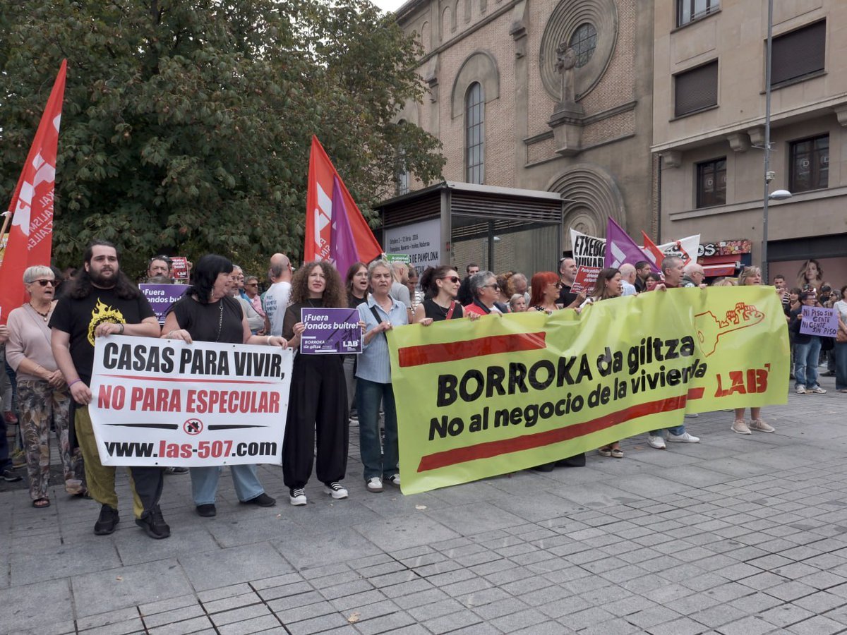 Medio millar de personas se concentran en Merindades para exigir la expropiación de las viviendas de Testa
