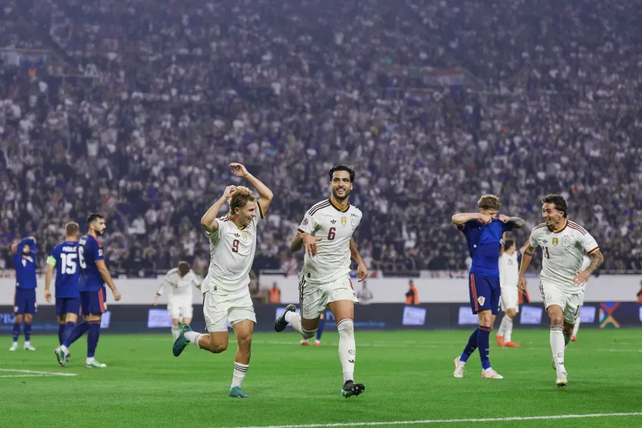 El pamplonés Mikel Merino rescata a España en Split: doblete y pase a cuartos de la Nations 