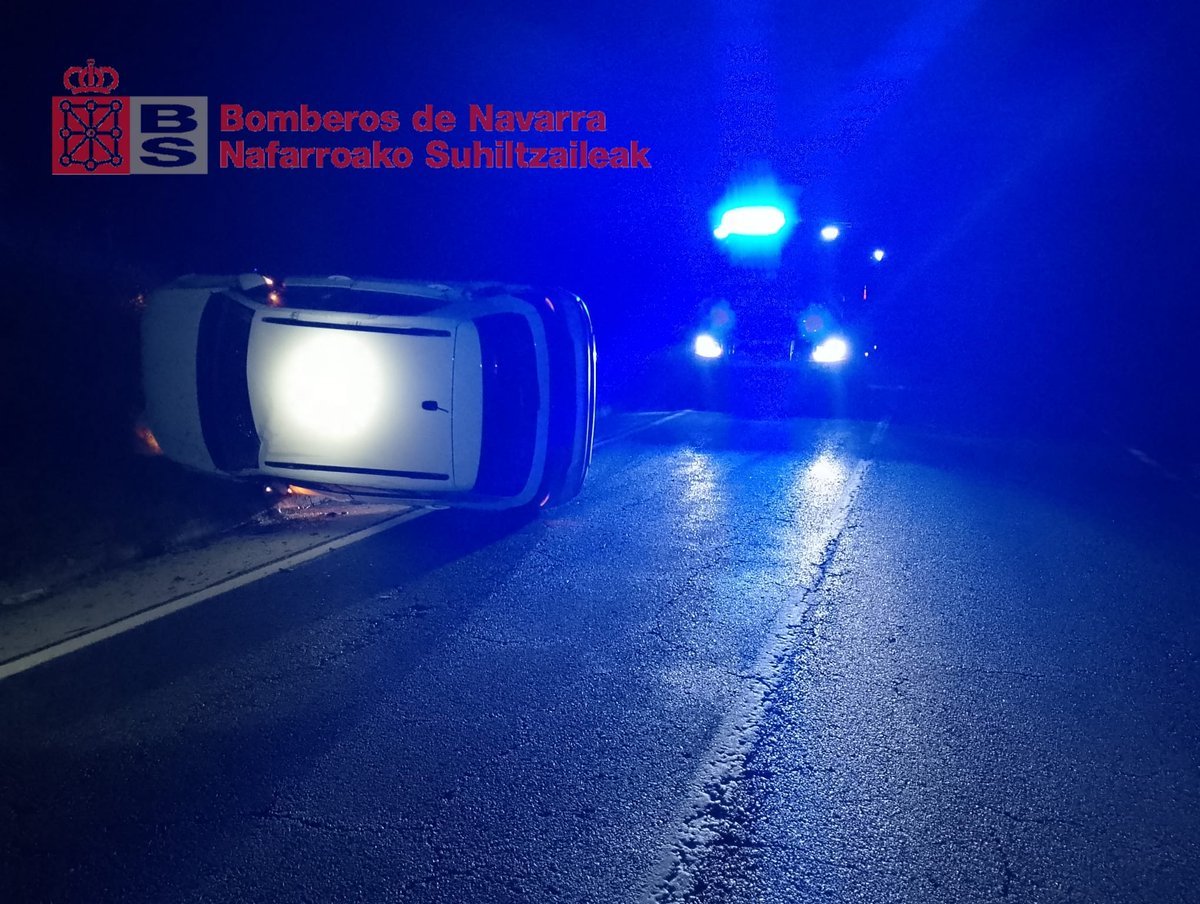 Herida una mujer, de 56 años, al volcar su vehículo en la N-135, en Erro