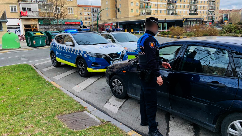 Más de 90 denuncias en dos semanas: la Policía Municipal refuerza su presencia en la Rochapea y San Jorge