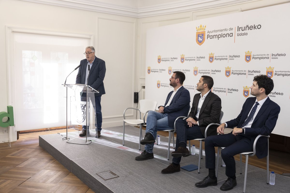 El alcalde de Pamplona, Joseba Asiron Saez, participa en el I Encuentro entre Ciudades Históricas Habitables, que aborda la regeneración urbana de los cascos antiguos