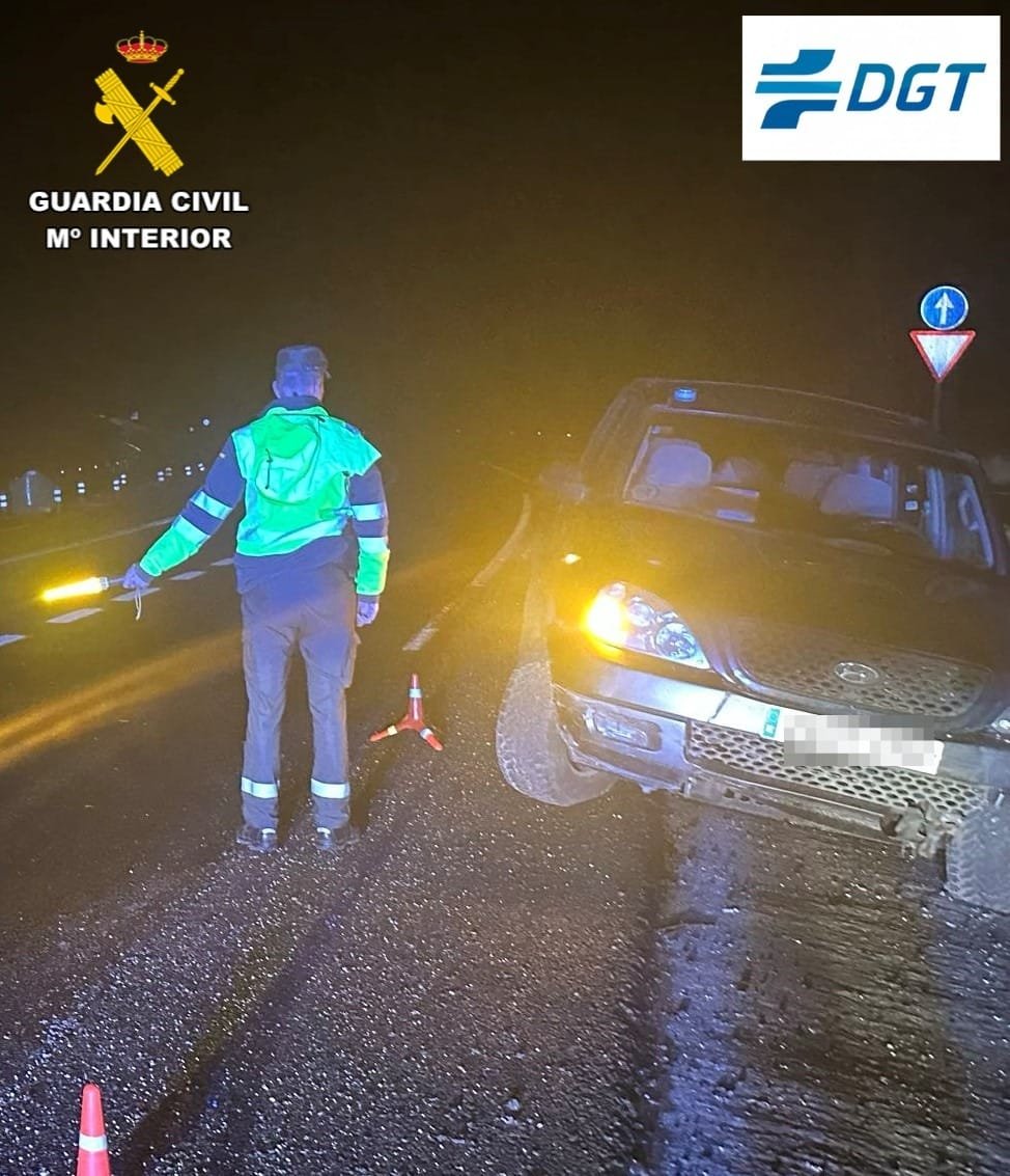 Dos personas resultan heridas tras la salida de vía y choque de un turismo contra la bionda en la N-121-A en Bera